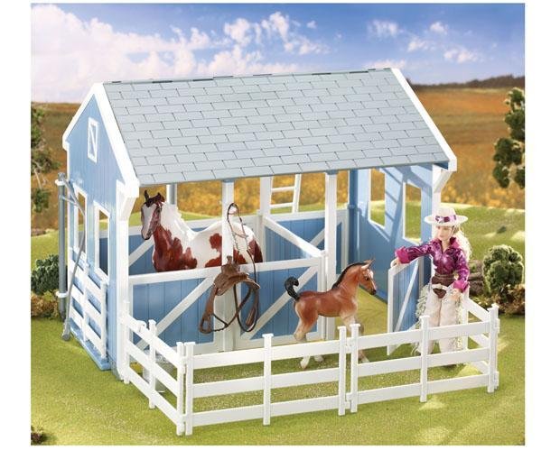 Breyer Country Stable With Wash Stall Classic Model - Robinsons Equestrian